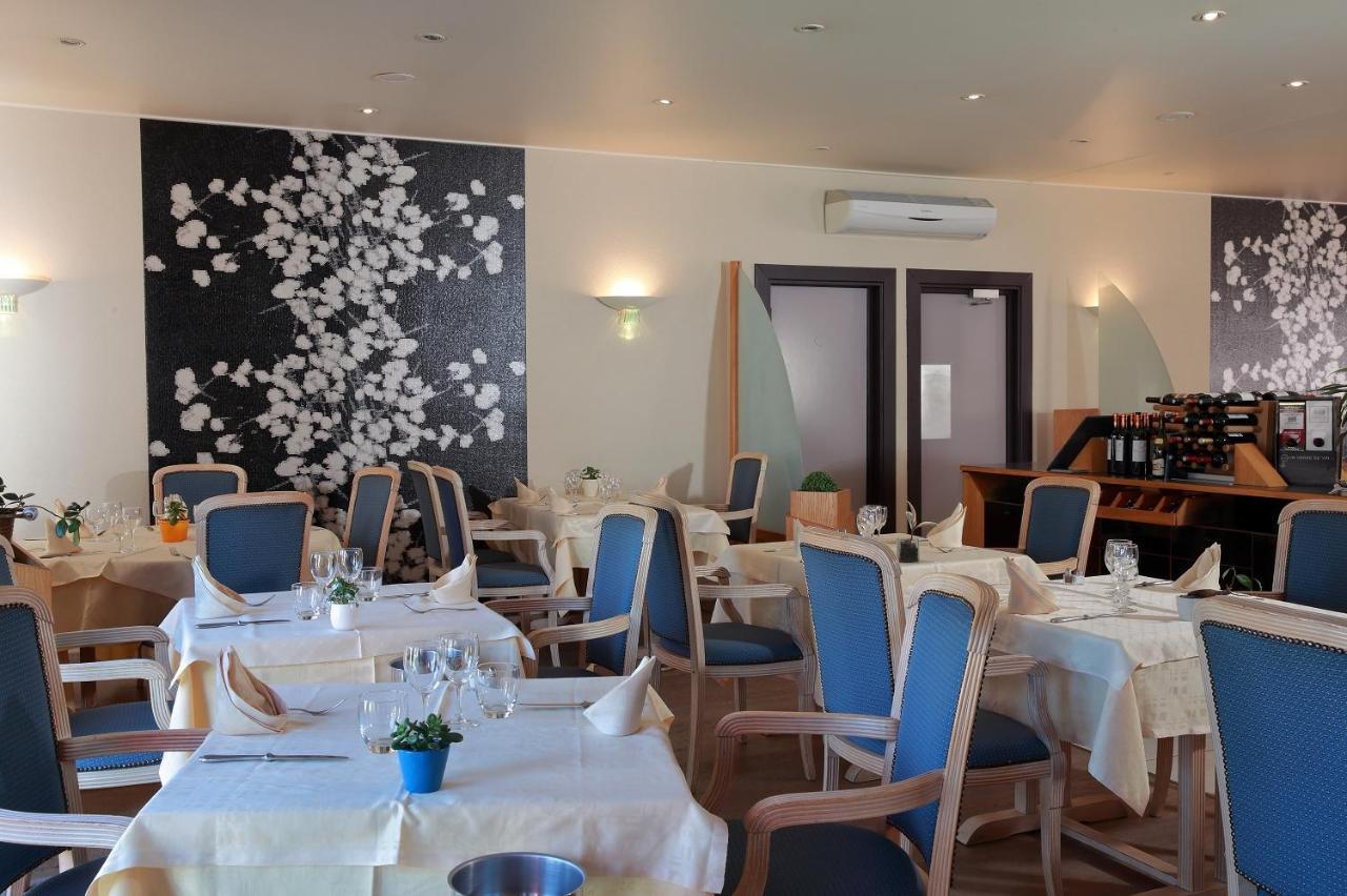 Logis Le Luth Hotel Mirecourt Екстериор снимка