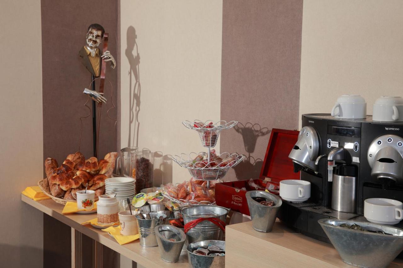 Logis Le Luth Hotel Mirecourt Екстериор снимка