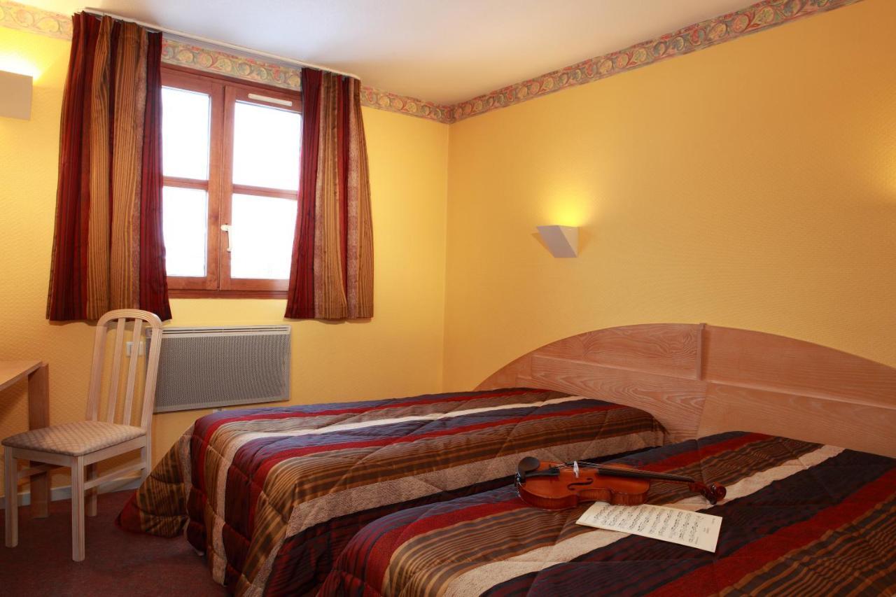 Logis Le Luth Hotel Mirecourt Екстериор снимка