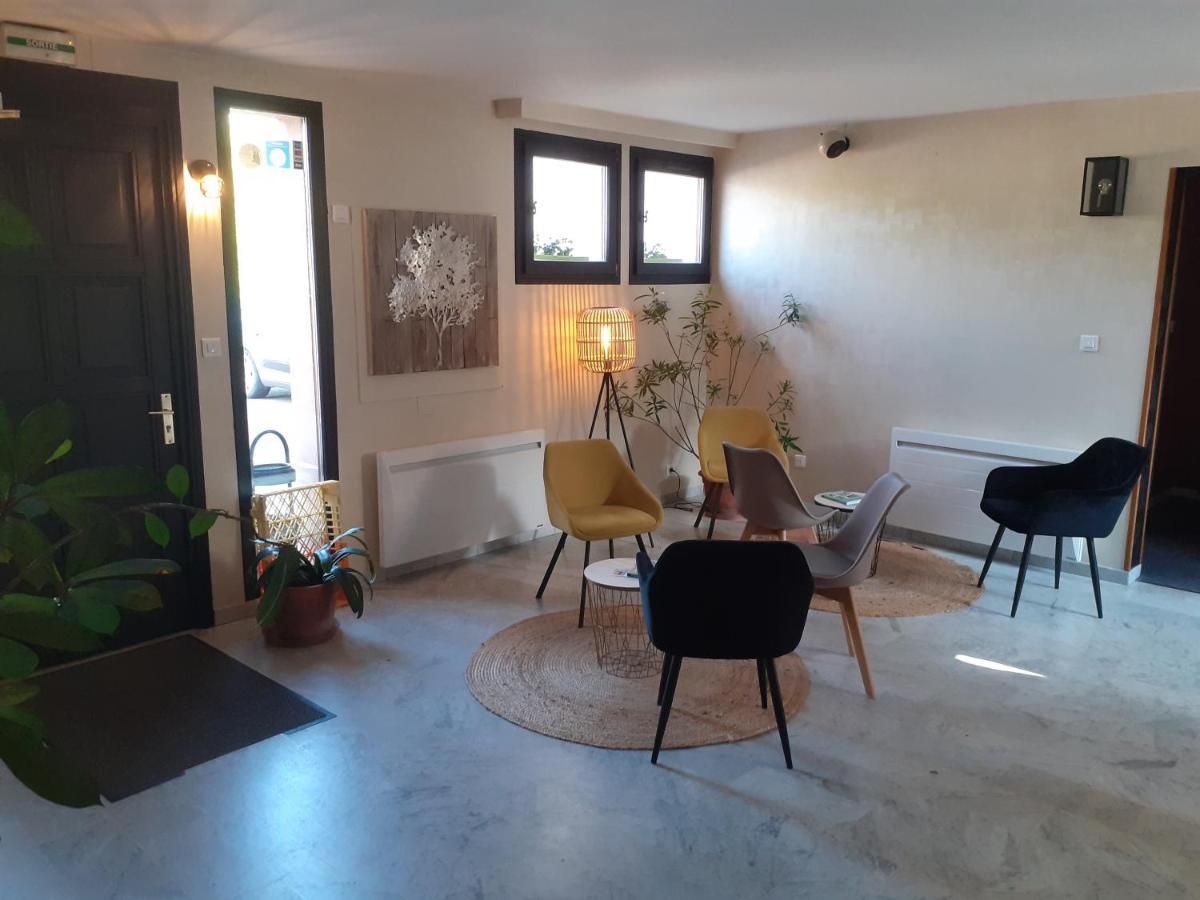 Logis Le Luth Hotel Mirecourt Екстериор снимка