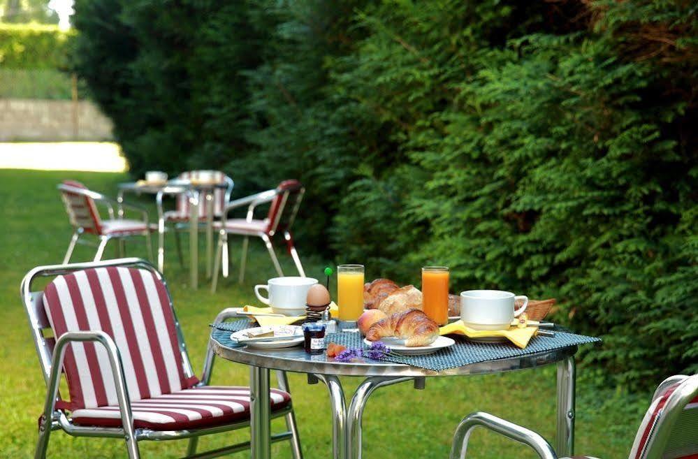 Logis Le Luth Hotel Mirecourt Екстериор снимка