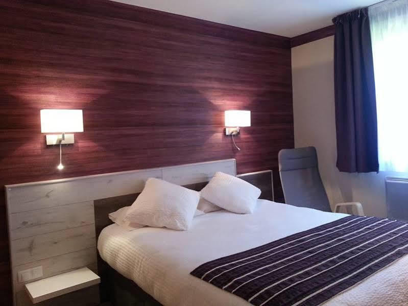 Logis Le Luth Hotel Mirecourt Екстериор снимка